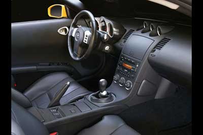 2005_nissan_350z_35thann_indrvrdash2.jpg